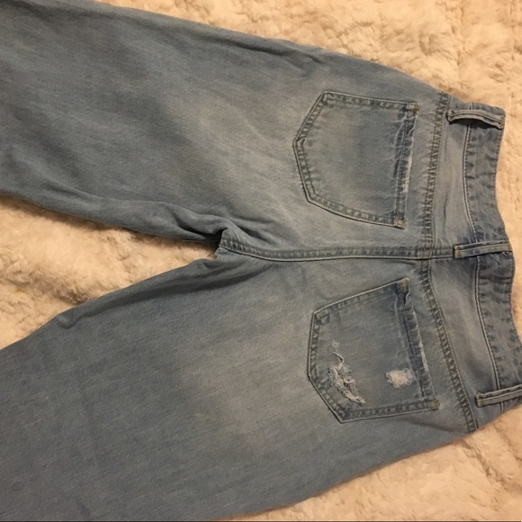 High Rise Light Wash Jeans - Picture 3 of 5